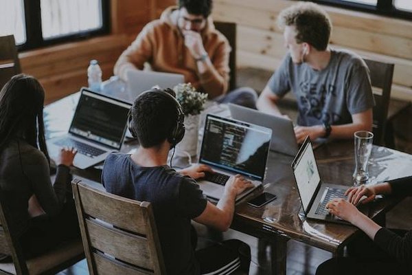 Comment offrir un service client exceptionnel dans une entreprise informatique B2C ?